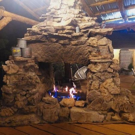 Stonegate Lodge Bed, Wifi, 50In Roku Tv, Salt Water Pool Room #109 Eureka Springs Ngoại thất bức ảnh