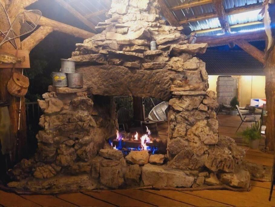 Stonegate Lodge Bed, Wifi, 50In Roku Tv, Salt Water Pool Room #109 Eureka Springs Ngoại thất bức ảnh