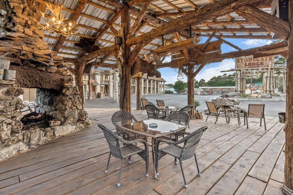 Stonegate Lodge Bed, Wifi, 50In Roku Tv, Salt Water Pool Room #109 Eureka Springs Ngoại thất bức ảnh